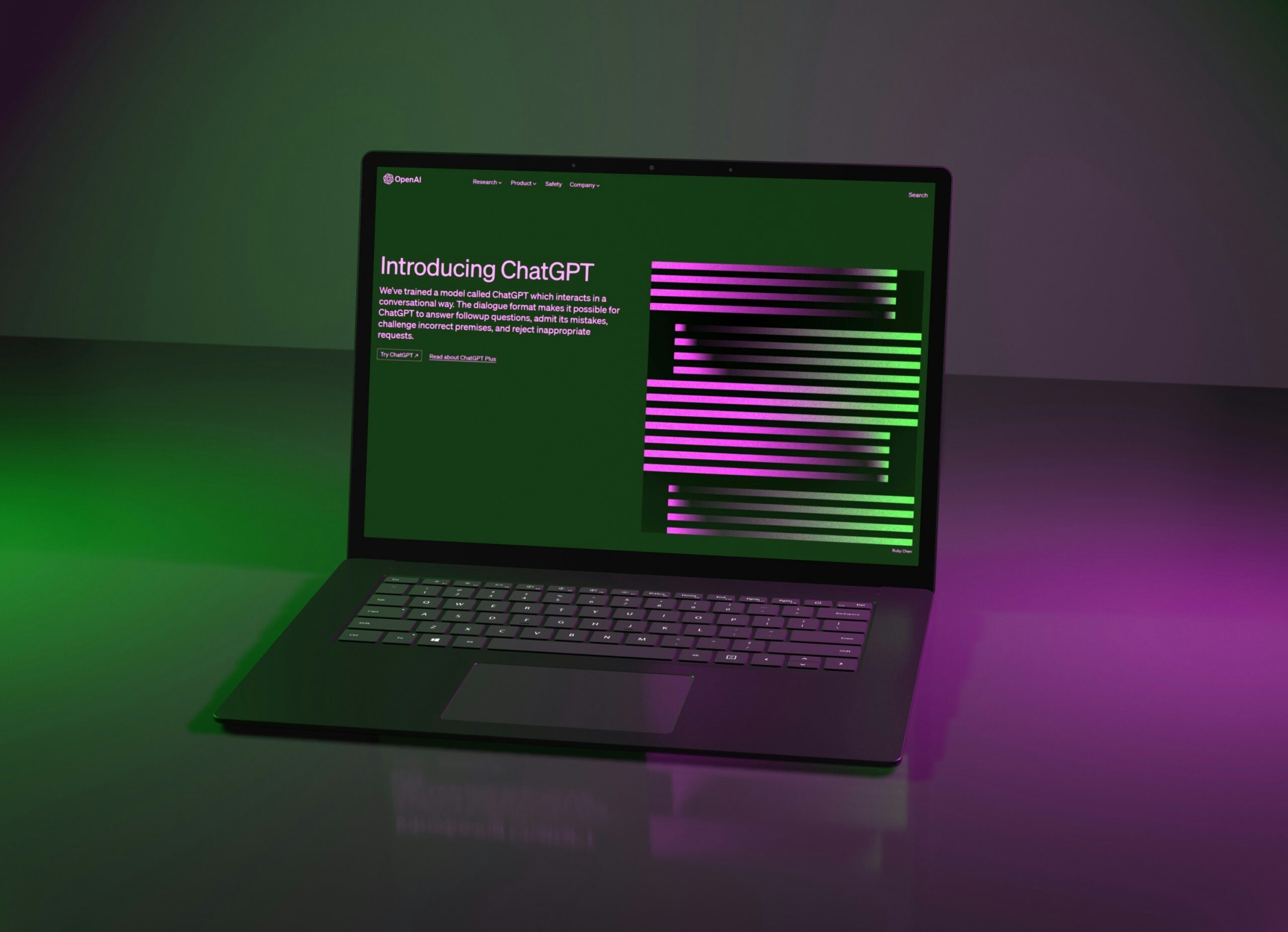 Computer met visualisatie van een taalmodel en data-stromen voor AI in het hoger onderwijs